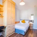 Limerick City 4 Bed Apartment - Perfect For 5 Guests *