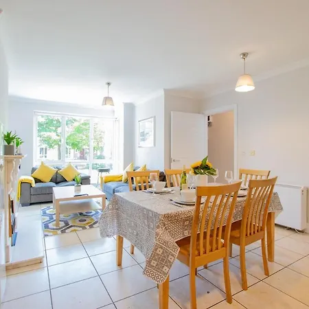 Superb 4 Bedroom In 公寓