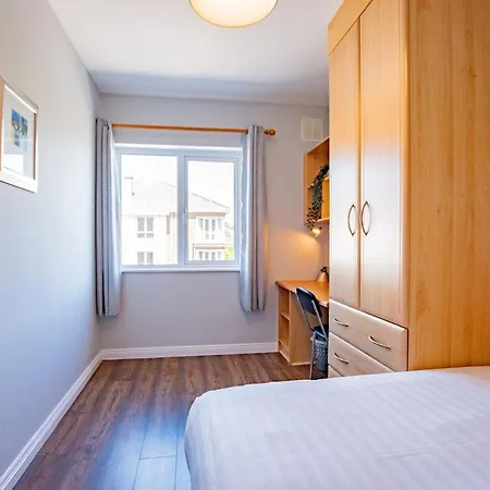 4 Bed - Perfect For 5 Guests *