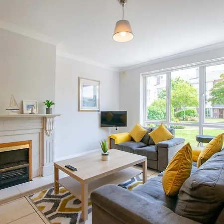 4 Bed - Perfect For 5 Guests Appartamento Limerick Junction