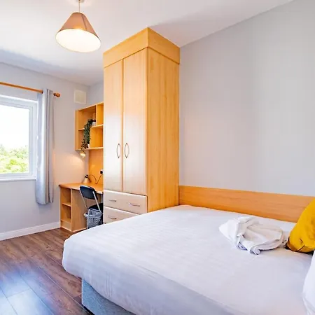 4 Bed - Perfect For 5 Guests Appartamento Limerick Junction