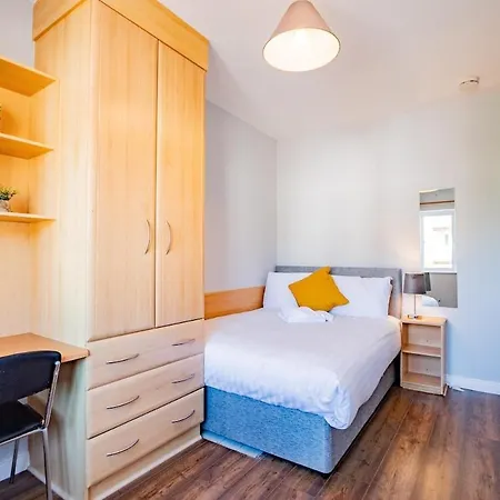 4 Bed - Perfect For 5 Guests *