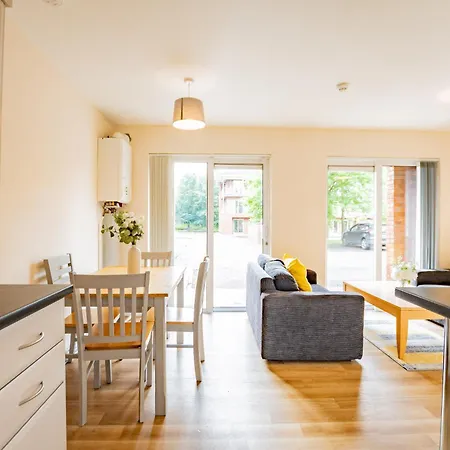 4 Bed - Perfect For 5 Guests * Limerick Junction