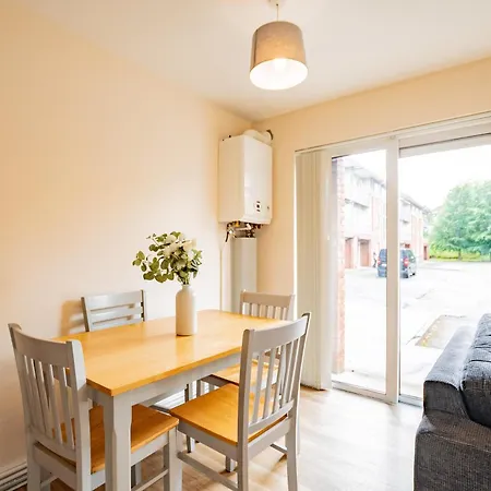4 Bed - Perfect For 5 Guests Appartamento Limerick Junction