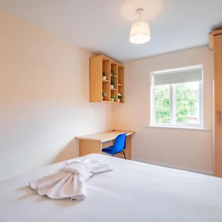 4 Bed - Perfect For 5 Guests *