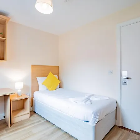 4 Bed - Perfect For 5 Guests Appartamento Limerick Junction