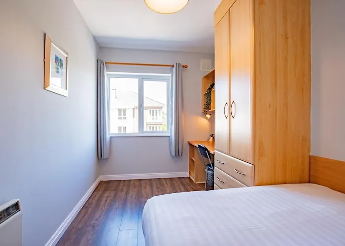 Superb 4 Bedroom In *